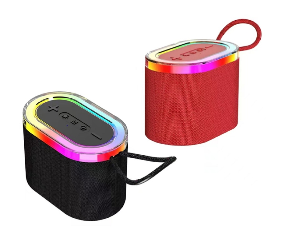 Portable Bluetooth 5.3 haut-parleur avec batterie de 800 mAh Prend en charge la carte AUX TF et la lecture USB Inclut des lumières RVB intégrées