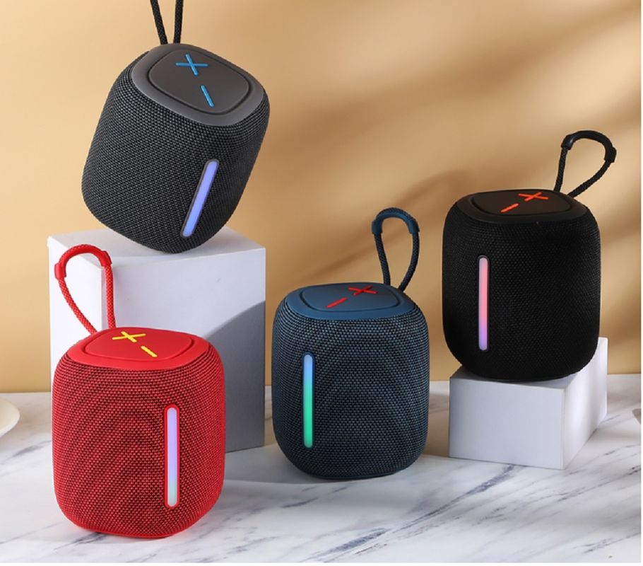 Enceinte Bluetooth étanche IPX4 portable, batterie 1500mAh, lumières RVB, sangle de suspension, lecture AUX/TF/FM/USB