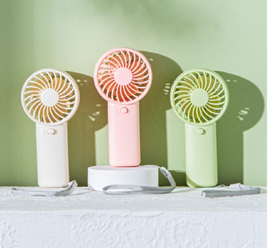 Ventilateur portable à piles AAA 2W corps en ABS, dimensions 6*3.7*12.5cm, 53.7g, léger, avec cordon, vert, rouge, blanc