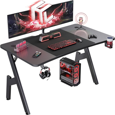 Bureau de jeu ergonomie avec carte de particules de 1,2 cm et revêtement en fibre de carbone avec porte-gobelets et casque