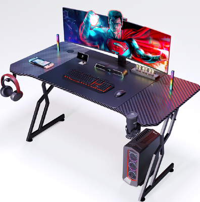 Bureau d'ordinateur en fibre de carbone ergonomie avec carte de particules de 1,2 cm et couvercle en fibre de carbone avec porte-gobelets et casque